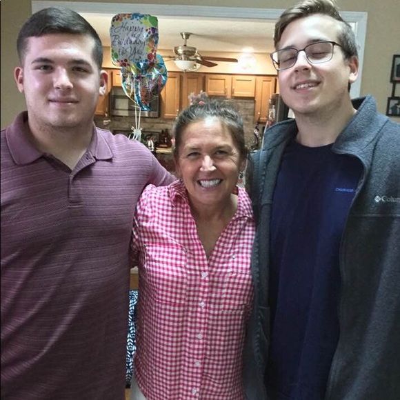 ❤️WELCOME TO MY CLOSET❤️Please checkout my YouTube - Picture 3 of 8